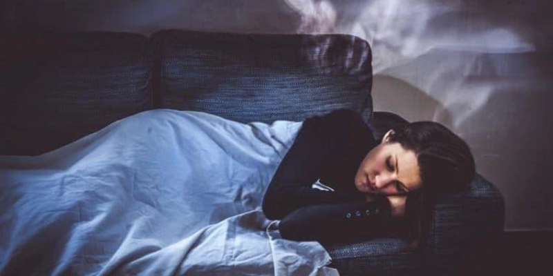 mơ thấy người yêu cũ vui vẻ bên người khác