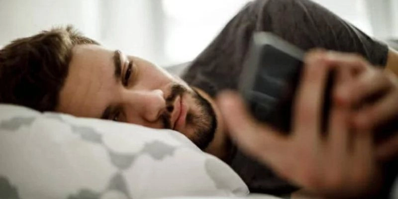 mơ thấy người yêu cũ vui vẻ bên người khác
